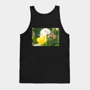 bee with flowers Tank Top